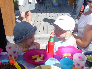 Niklas' beste vriendinnetjes: Brijana en Anneke