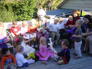 verjaardag van Jack en Isabella (3 yr) met een echte clown