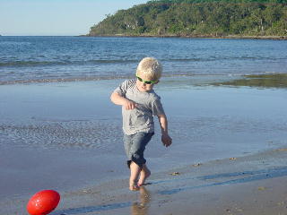 rennen op achter de bal aan de Sunshine Coast, AUS