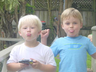 2 stoere tennis jongens (Niklas en Coen)